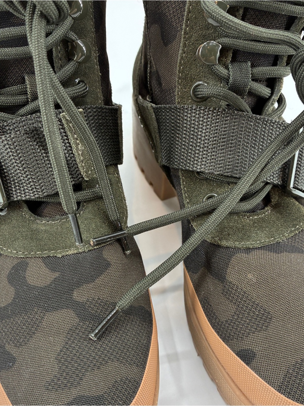 Steve Madden Women Lace Up Military Camo Lug Sole Platform Chunky Boots Size 8.5 - Picture 10 of 12